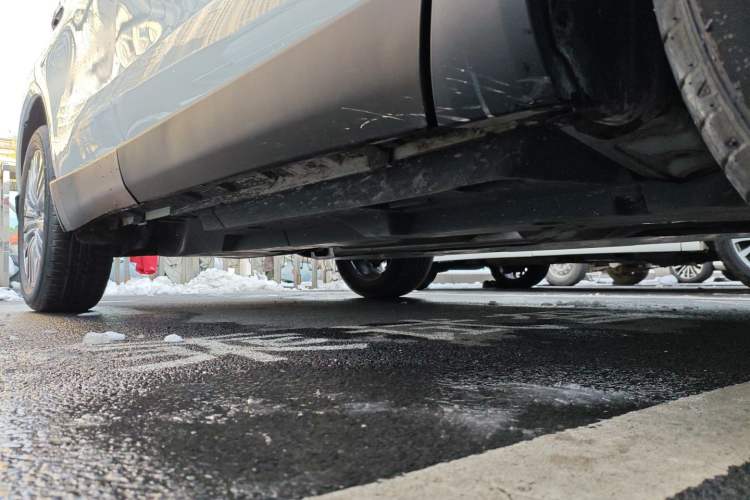 Used Toyota Harrier 2023 2.0L CVT Two-Wheel Drive Deluxe Edition Right Side Sill