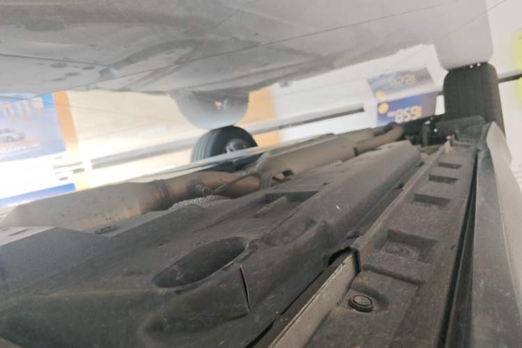 Used Toyota Harrier 2023 Dual-Engine 2.5L CVT Two-Wheel Drive Luxury Edition Right Side Sill