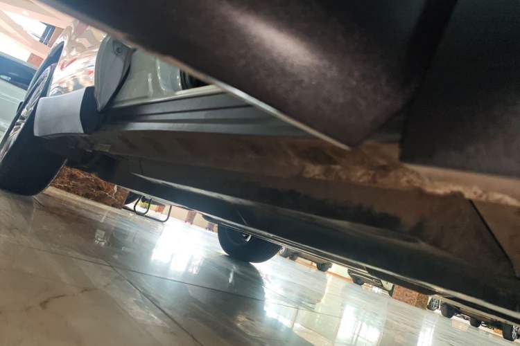 Used Toyota Harrier 2023 2.0L CVT Two-Wheel Drive Deluxe Edition Right Side Sill