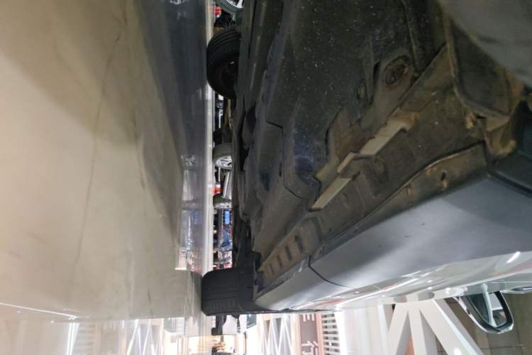 Used Toyota Harrier 2023 2.0L CVT Two-Wheel Drive 20th Anniversary Platinum Edition Right Side Sill