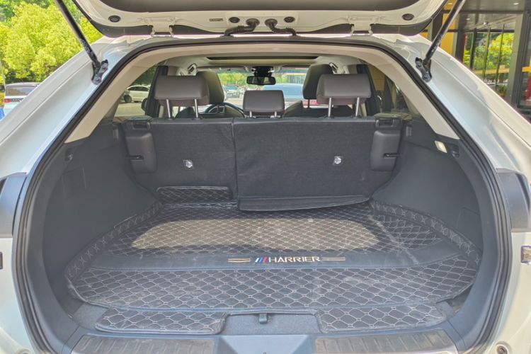 Used Toyota Harrier 2023 2.0L CVT Two-Wheel Drive Luxury Edition Trunk