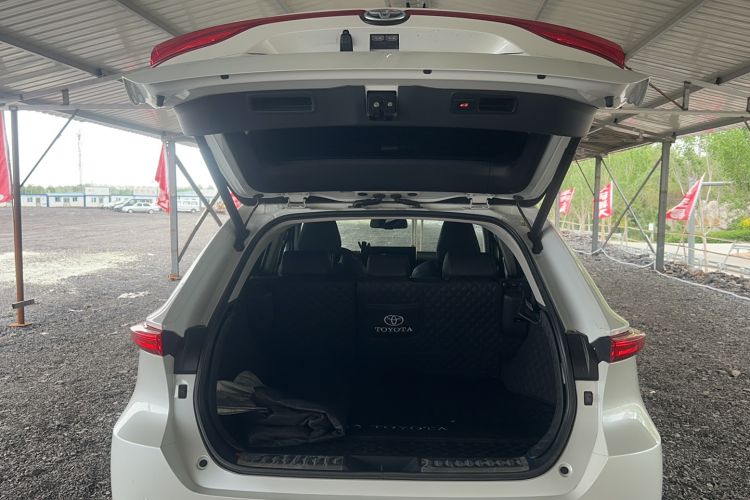 Used Toyota Harrier 2023 Dual-Motor 2.5L CVT 4x4 Deluxe Edition Trunk