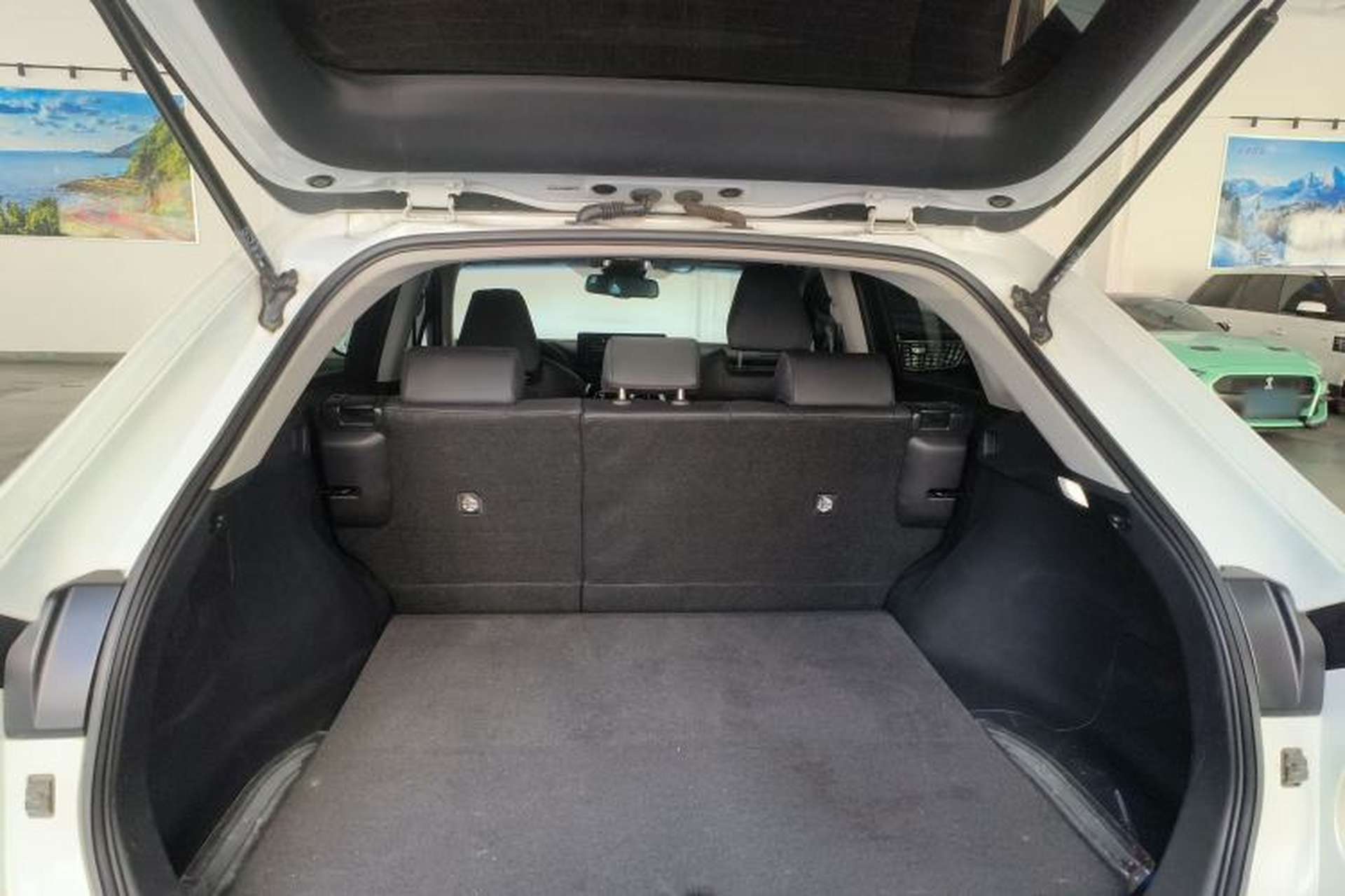 Used Toyota Harrier 2023 2.0L CVT Two-Wheel Drive Deluxe Edition Trunk