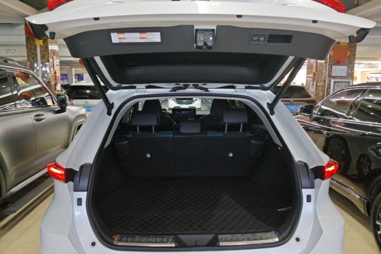Used Toyota Harrier 2023 2.0L CVT Two-Wheel Drive 20th Anniversary Platinum Edition Trunk