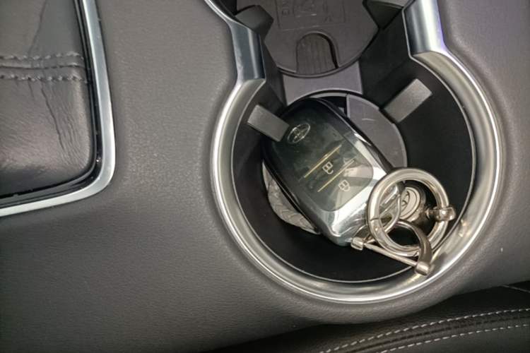 Used Toyota Harrier 2023 2.0L CVT Two-Wheel Drive Deluxe Edition Vehicle Key