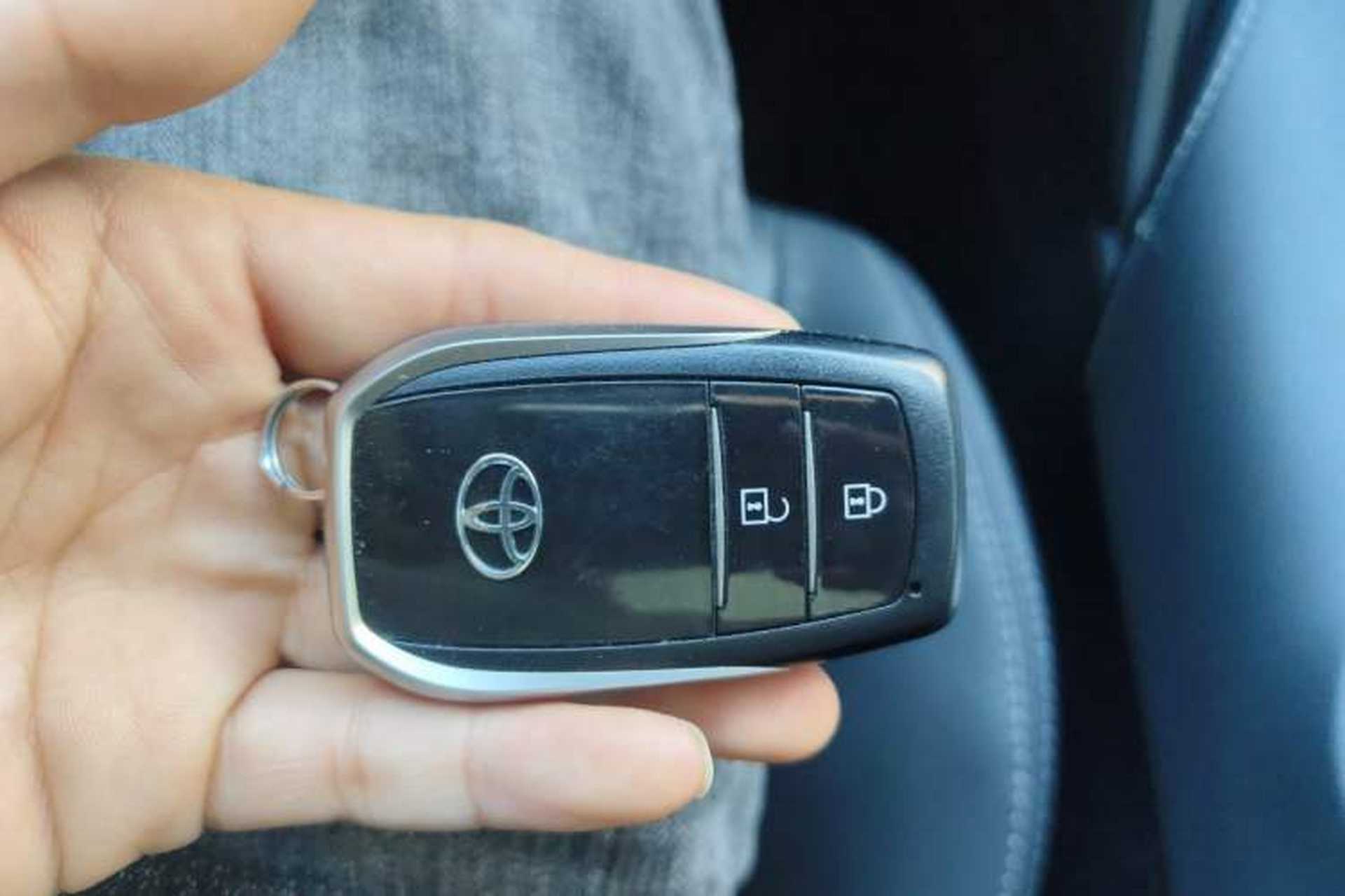 Used Toyota Harrier 2023 Dual-Engine 2.5L CVT Two-Wheel Drive Luxury Edition Vehicle Key