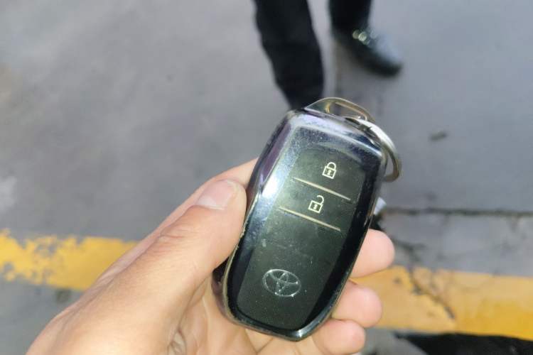 Used Toyota Harrier 2023 Dual-Engine 2.5L CVT Two-Wheel Drive Luxury Edition Vehicle Key