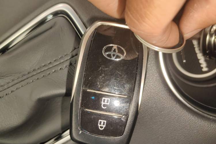 Used Toyota Harrier 2023 Dual-Motor 2.5L CVT 4x4 Luxury Edition Vehicle Key