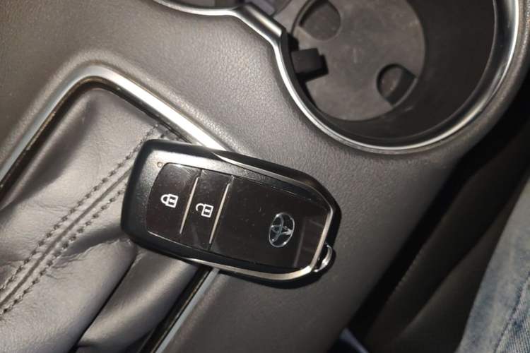 Used Toyota Harrier 2023 2.0L CVT Two-Wheel Drive Deluxe Edition Vehicle Key