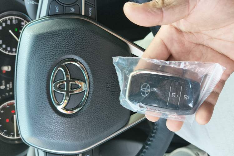 Used Toyota Harrier 2023 2.0L CVT Two-Wheel Drive Deluxe Edition Vehicle Key