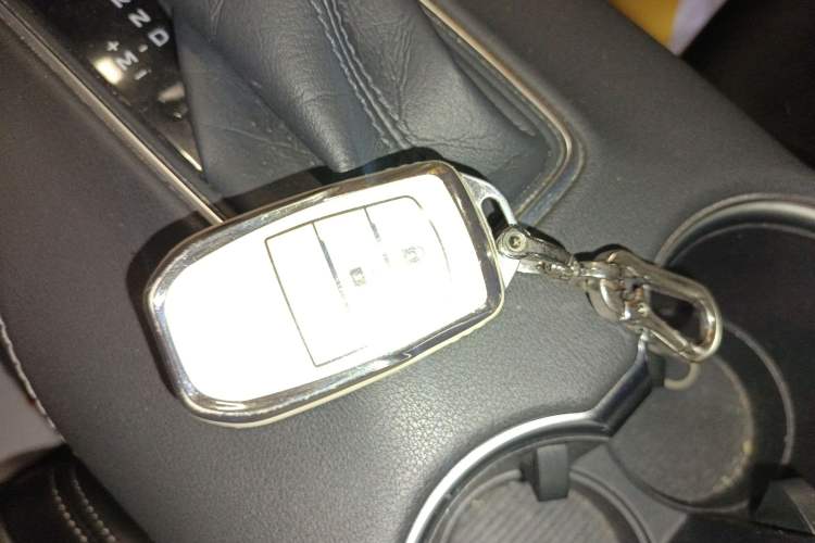 Used Toyota Harrier 2023 2.0L CVT Two-Wheel Drive Entry Version Vehicle Key