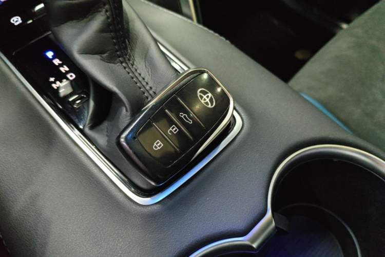 Used Toyota Harrier 2023 2.0L CVT Two-Wheel Drive 20th Anniversary Platinum Edition Vehicle Key