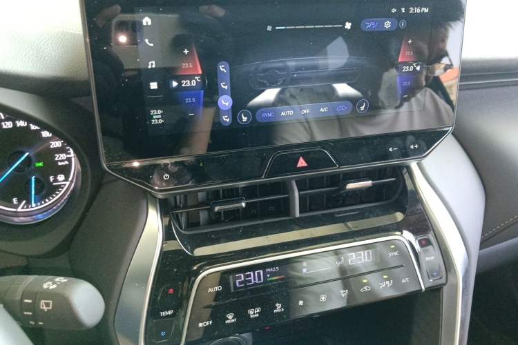Used Toyota Harrier 2024 Dual-Engine 2.5L CVT Two-Wheel Drive Luxury Edition Audio And AC Panel