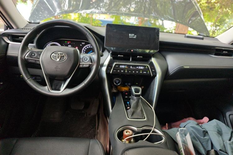 Used Toyota Harrier 2024 Dual-Engine 2.5L CVT Two-Wheel Drive Luxury Edition Center Console