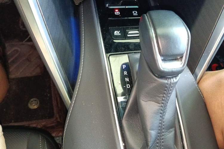 Used Toyota Harrier 2024 Dual-Engine 2.5L CVT Two-Wheel Drive Luxury Edition Gear Lever
