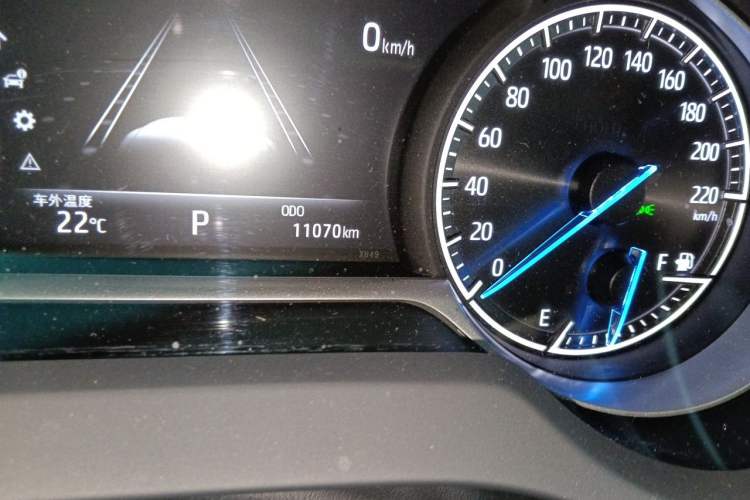 Used Toyota Harrier 2024 Dual-Engine 2.5L CVT Two-Wheel Drive Luxury Edition Odometer Close Up