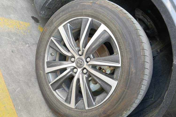 Used Toyota Harrier 2024 Dual-Engine 2.5L CVT Two-Wheel Drive Luxury Edition Right Front Wheel Hub