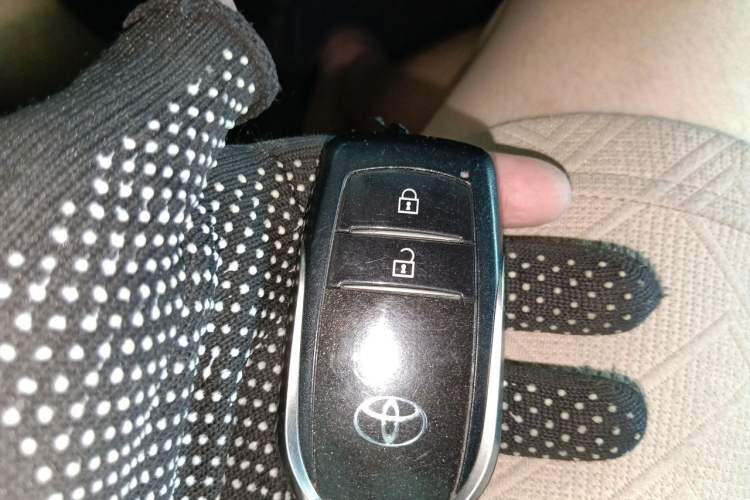 Used Toyota Harrier 2024 Dual-Engine 2.5L CVT Two-Wheel Drive Luxury Edition Vehicle Key