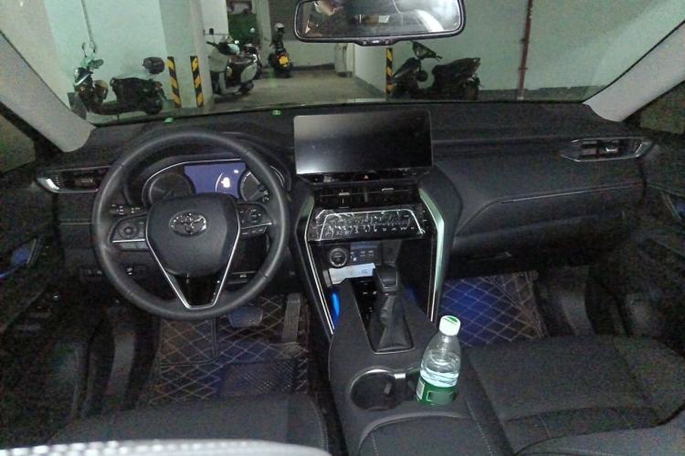 Used Toyota Harrier 2024 Dual-Engine 2.5L CVT Two-Wheel Drive Luxury Edition Center Console