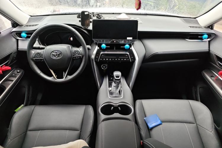 Used Toyota Harrier 2024 2.0L CVT Two-Wheel Drive Luxury Edition Center Console
