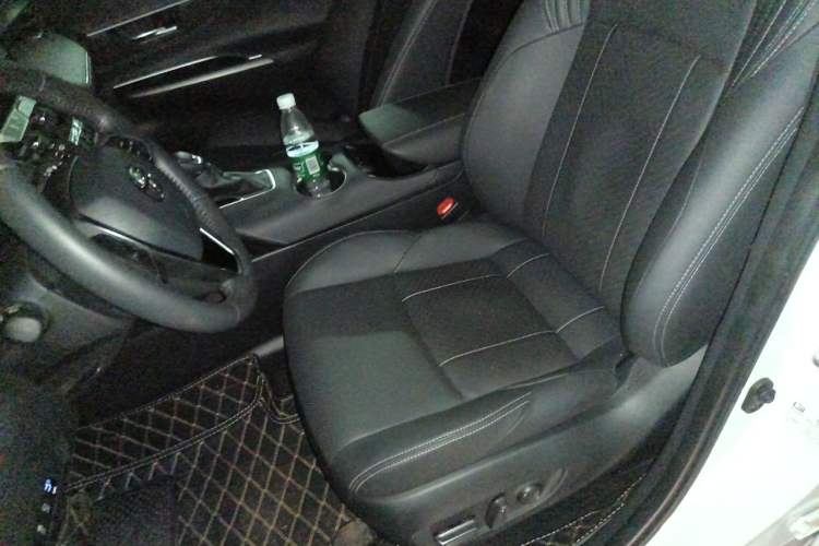 Used Toyota Harrier 2024 Dual-Engine 2.5L CVT Two-Wheel Drive Luxury Edition Left Front Seat