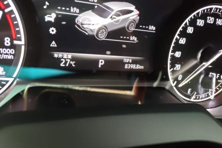 Used Toyota Harrier 2024 2.0L CVT Two-Wheel Drive Luxury Edition Odometer Close Up