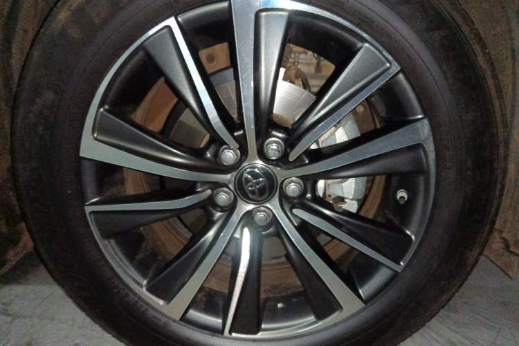 Used Toyota Harrier 2024 Dual-Engine 2.5L CVT Two-Wheel Drive Luxury Edition Right Front Wheel Hub