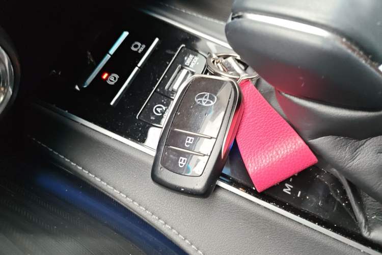 Used Toyota Harrier 2024 2.0L CVT Two-Wheel Drive Luxury Edition Vehicle Key