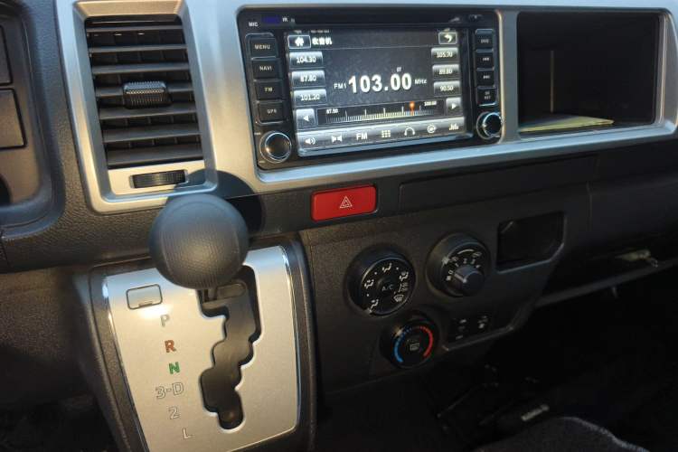 Used Toyota HIACE 2011 2.7L Automatic Standard Edition 13 Seats Audio And AC Panel