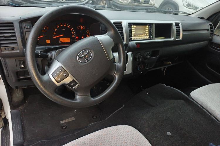 Used Toyota HIACE 2011 2.7L Automatic Standard Edition 13 Seats Center Console