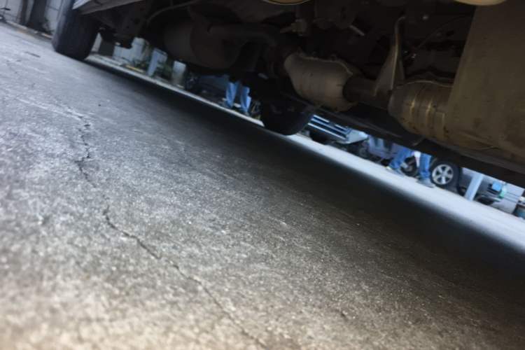 Used Toyota HIACE 2011 2.7L Automatic Standard Edition 13 Seats Chassis Front Right