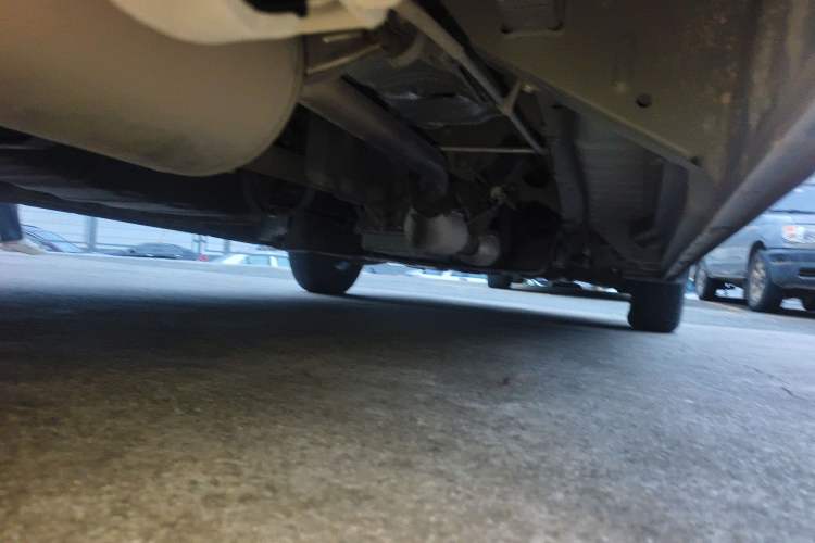 Used Toyota HIACE 2011 2.7L Automatic Standard Edition 13 Seats Chassis Rear Right