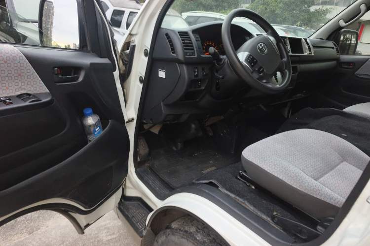 Used Toyota HIACE 2011 2.7L Automatic Standard Edition 13 Seats Driver Seat
