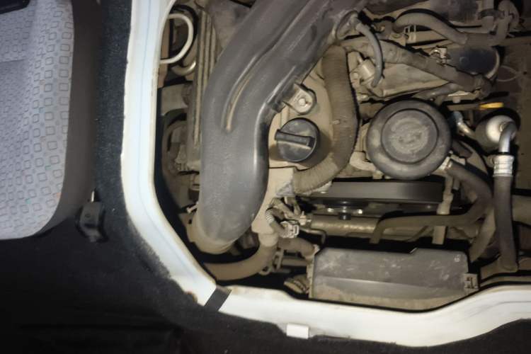 Used Toyota HIACE 2011 2.7L Automatic Standard Edition 13 Seats Engine Bay Right