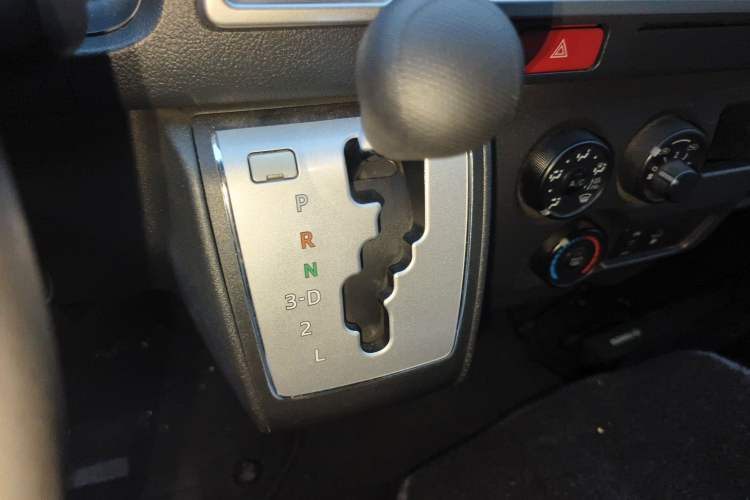 Used Toyota HIACE 2011 2.7L Automatic Standard Edition 13 Seats Gear Lever