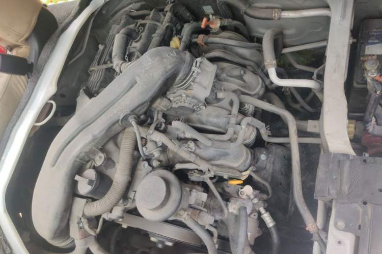 Used Toyota HIACE 2011 2.7L Automatic Standard Edition 13 Seats Engine Bay