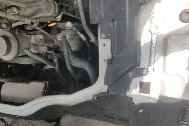 Used Toyota HIACE 2011 2.7L Automatic Standard Edition 13 Seats Engine Bay Right