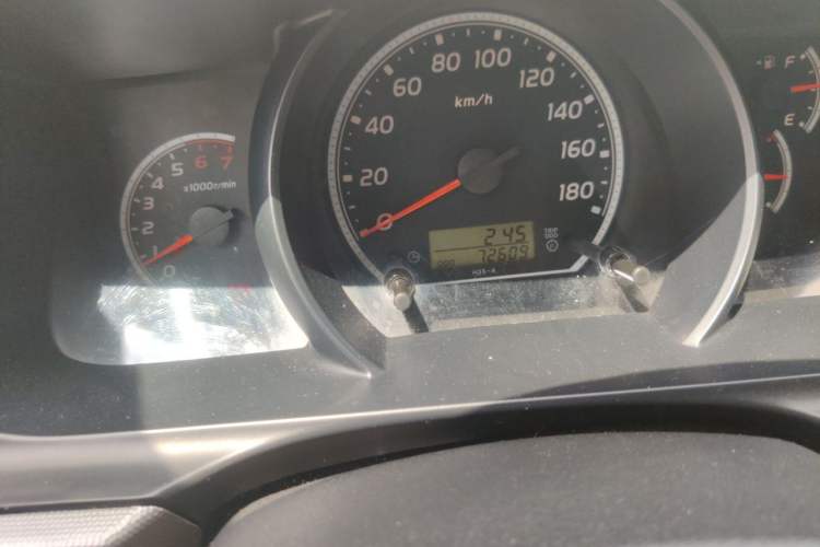 Used Toyota HIACE 2011 2.7L Automatic Standard Edition 13 Seats Odometer Close Up
