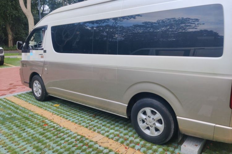 Used Toyota HIACE 2011 2.7L Automatic Standard Edition 13 Seats Rear Left 45 Deg
