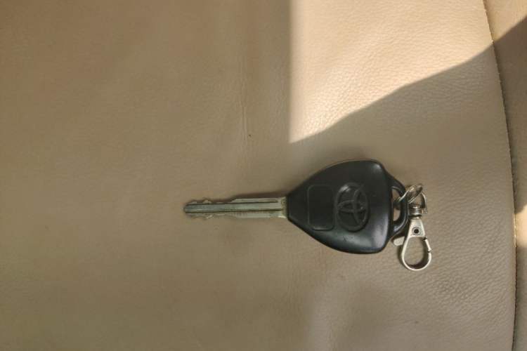 Used Toyota HIACE 2011 2.7L Automatic Standard Edition 13 Seats Vehicle Key