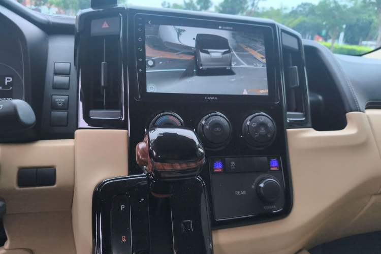 Used Toyota HIACE  Audio And AC Panel