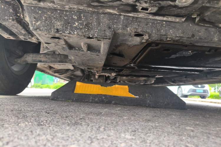 Used Toyota HIACE  Chassis Front Right