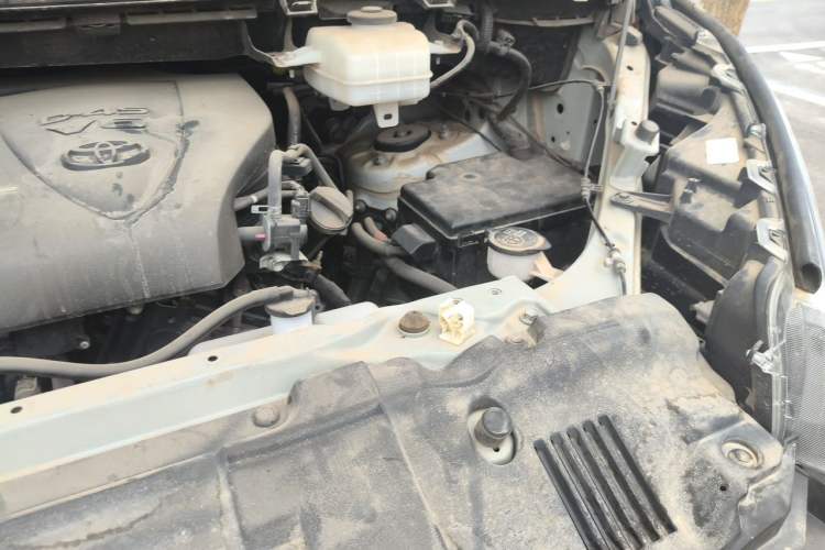 Used Toyota HIACE  Engine Bay Left
