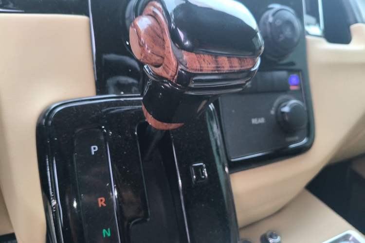 Used Toyota HIACE  Gear Lever
