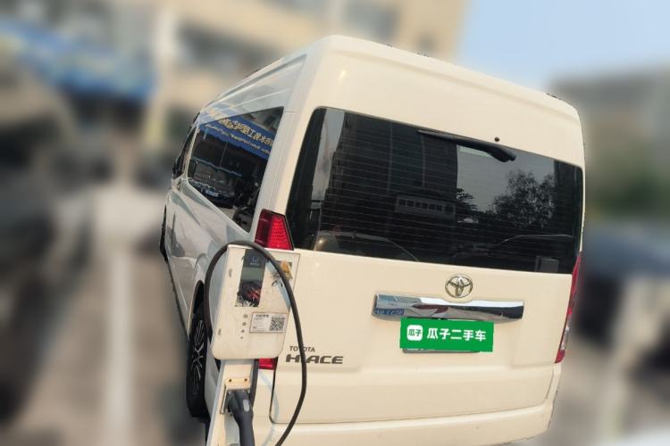 Used Toyota HIACE  Rear Left 45 Deg