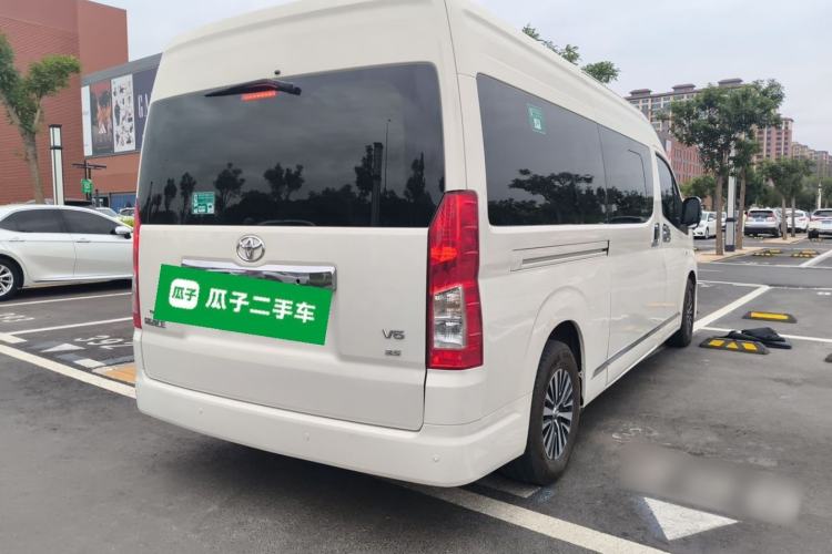 Used Toyota HIACE  Rear Right 45 Deg