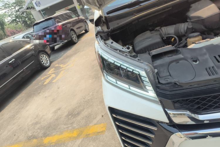 Used Toyota HIACE  Right Front Headlight
