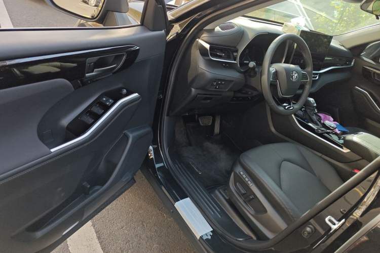 Used Toyota Highlander 2026 Model 2.5L Intelligent Electric Hybrid Dual-Engine Two-Wheel-Drive Elite Edition 5-seater Driver Seat