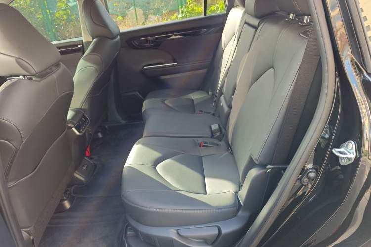 Used Toyota Highlander 2026 Model 2.5L Intelligent Electric Hybrid Dual-Engine Two-Wheel-Drive Elite Edition 5-seater Left Rear Seat