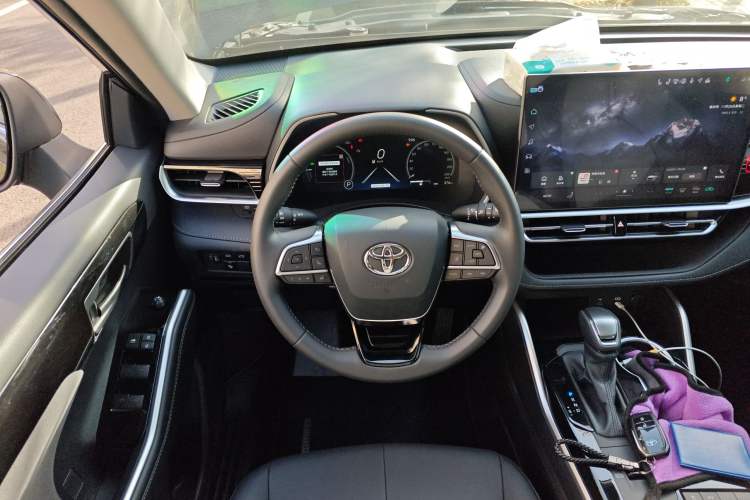 Used Toyota Highlander 2026 Model 2.5L Intelligent Electric Hybrid Dual-Engine Two-Wheel-Drive Elite Edition 5-seater Steering Wheel